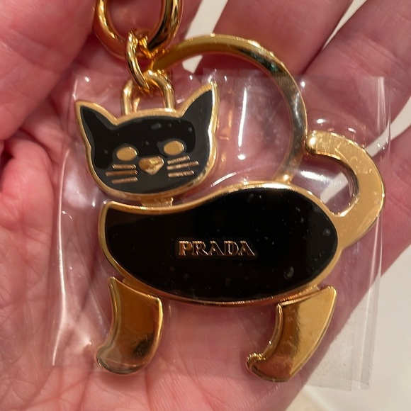 Stunning NIB “Prada” Cat Key Chain - Picture 5 of 6